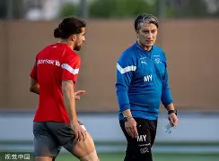 清晨休斯敦火箭备战欧超杯，战术微调细节曝光，悬念犹存，更衣室氛围转暖