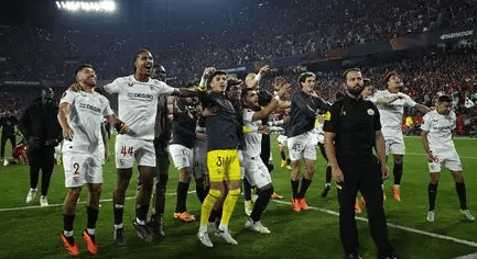 哈哈体育官网首页-今晚国王杯焦点战，西汉姆防线松动，引发热议，阵容厚度经受考验